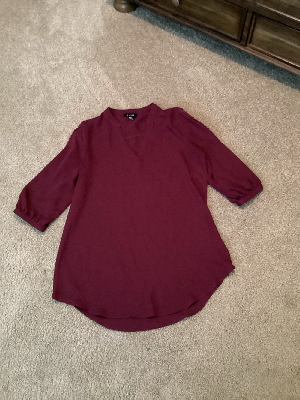 A. Byer Burgundy V-Neck 3/4 Sleeve Tunic